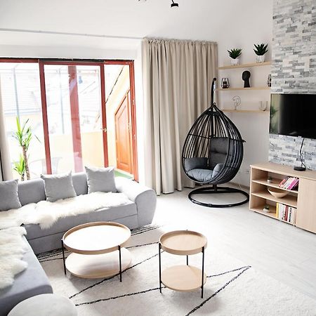 Cozy Modern Apartment In The Old Town - Hlavna Street 科希策 外观 照片