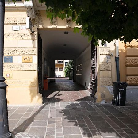 Cozy Modern Apartment In The Old Town - Hlavna Street 科希策 外观 照片
