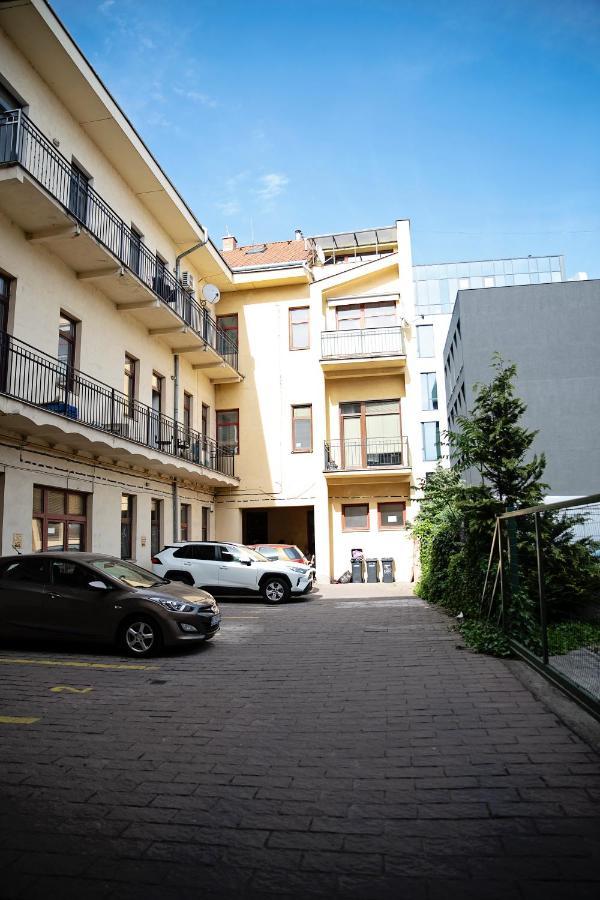 Cozy Modern Apartment In The Old Town - Hlavna Street 科希策 外观 照片