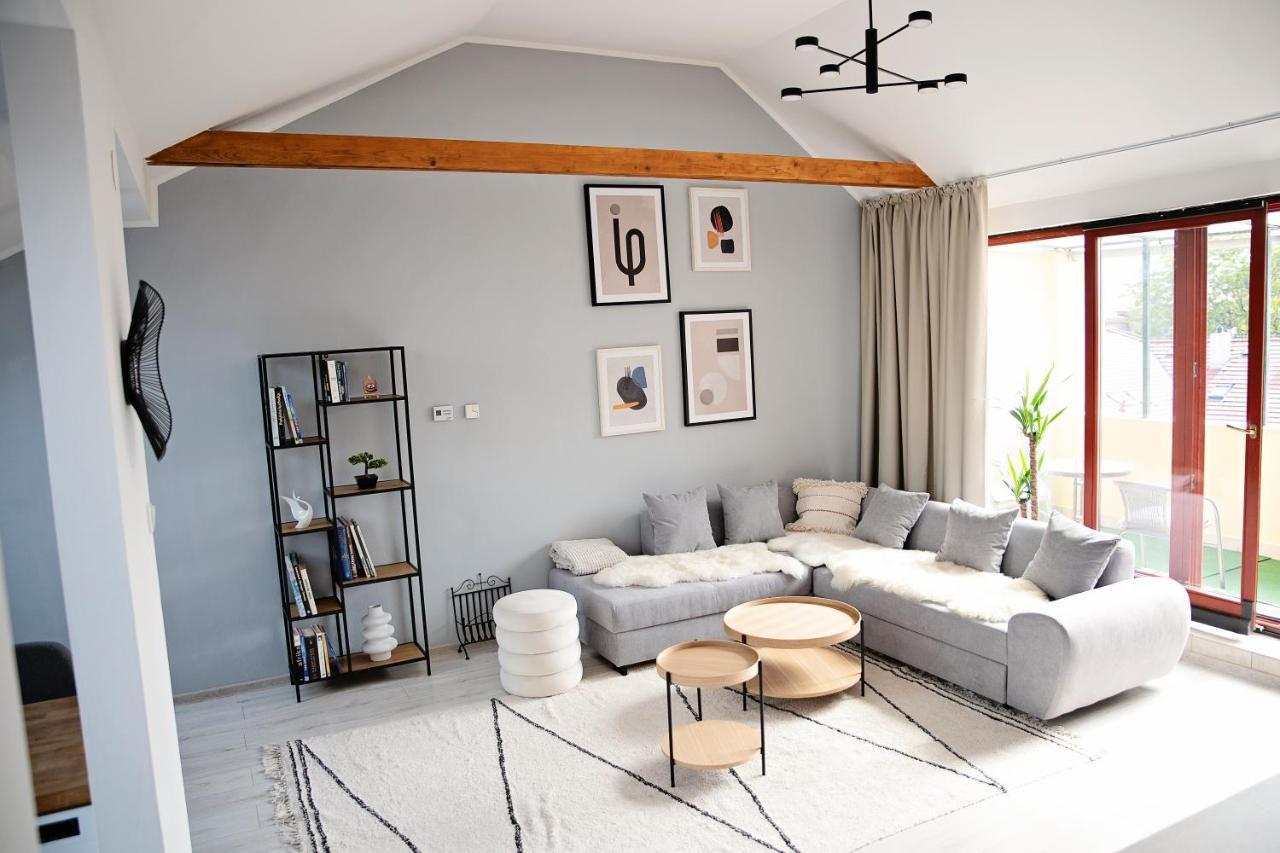 Cozy Modern Apartment In The Old Town - Hlavna Street 科希策 外观 照片