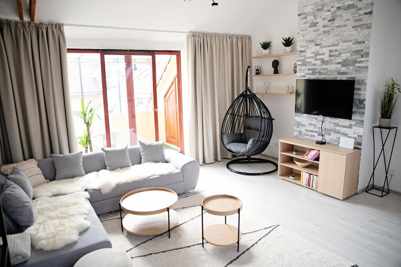 Cozy Modern Apartment In The Old Town - Hlavna Street 科希策 外观 照片