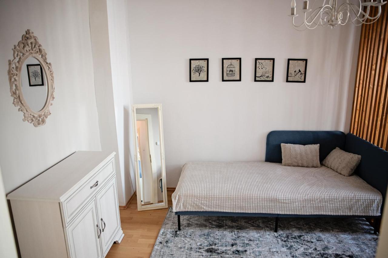Cozy Modern Apartment In The Old Town - Hlavna Street 科希策 外观 照片